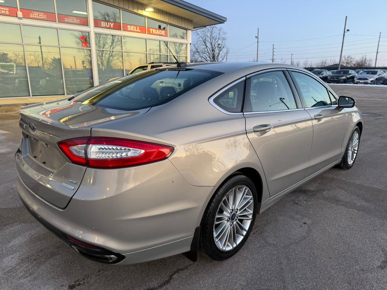 Used 2015 Ford Fusion SE w/ Equipment Group 202A image 4