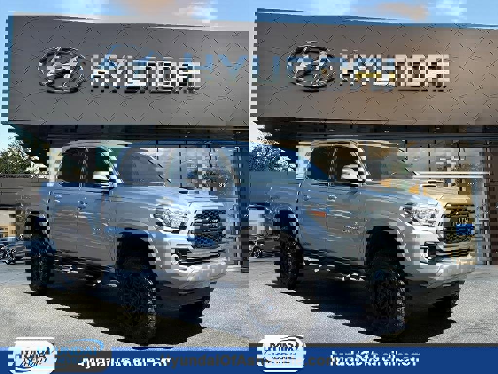 Used 2020 Toyota Tacoma TRD Sport image 1