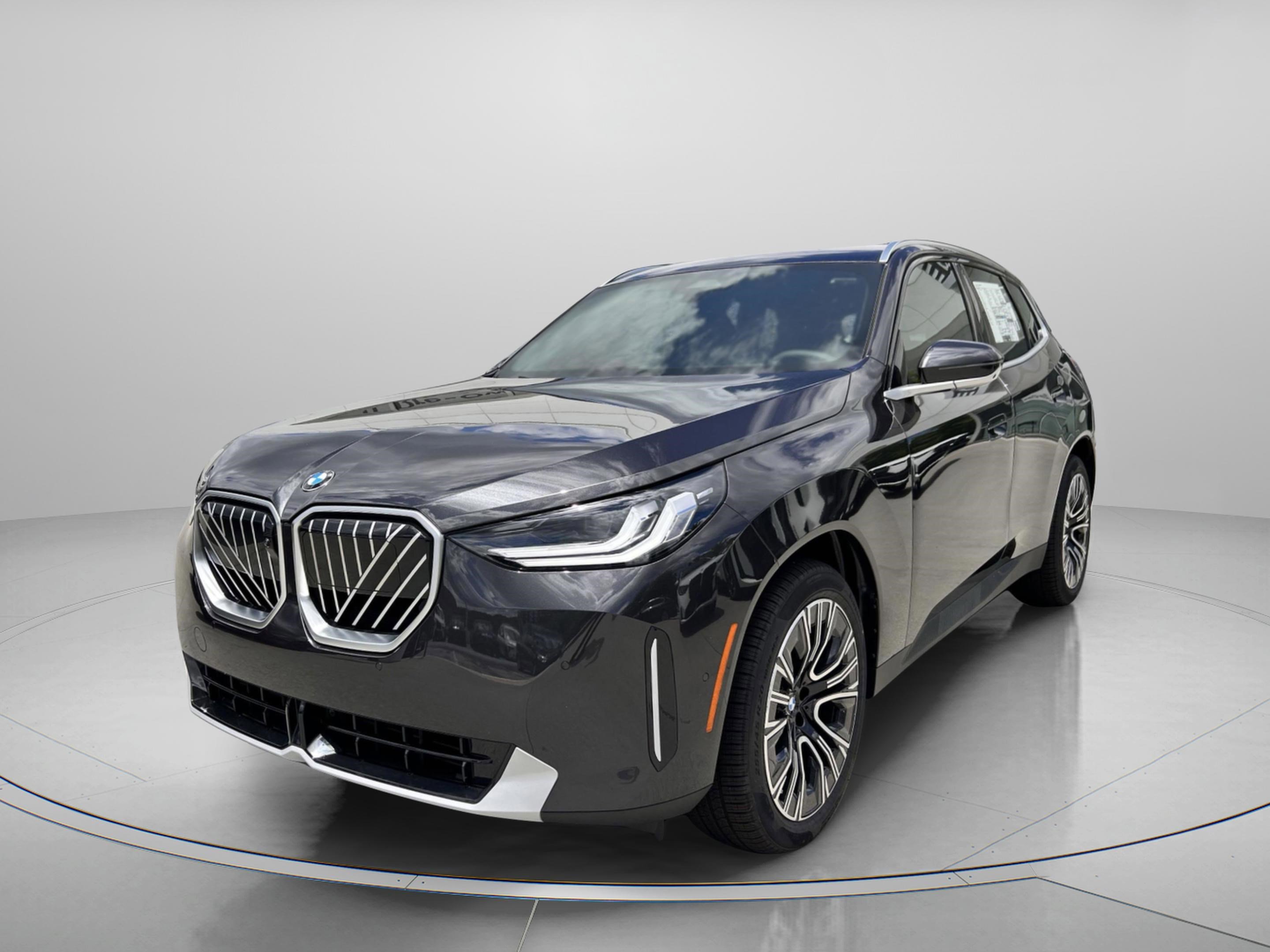 Used 2025 BMW X3 xDrive30i w/ Premium Package image 2