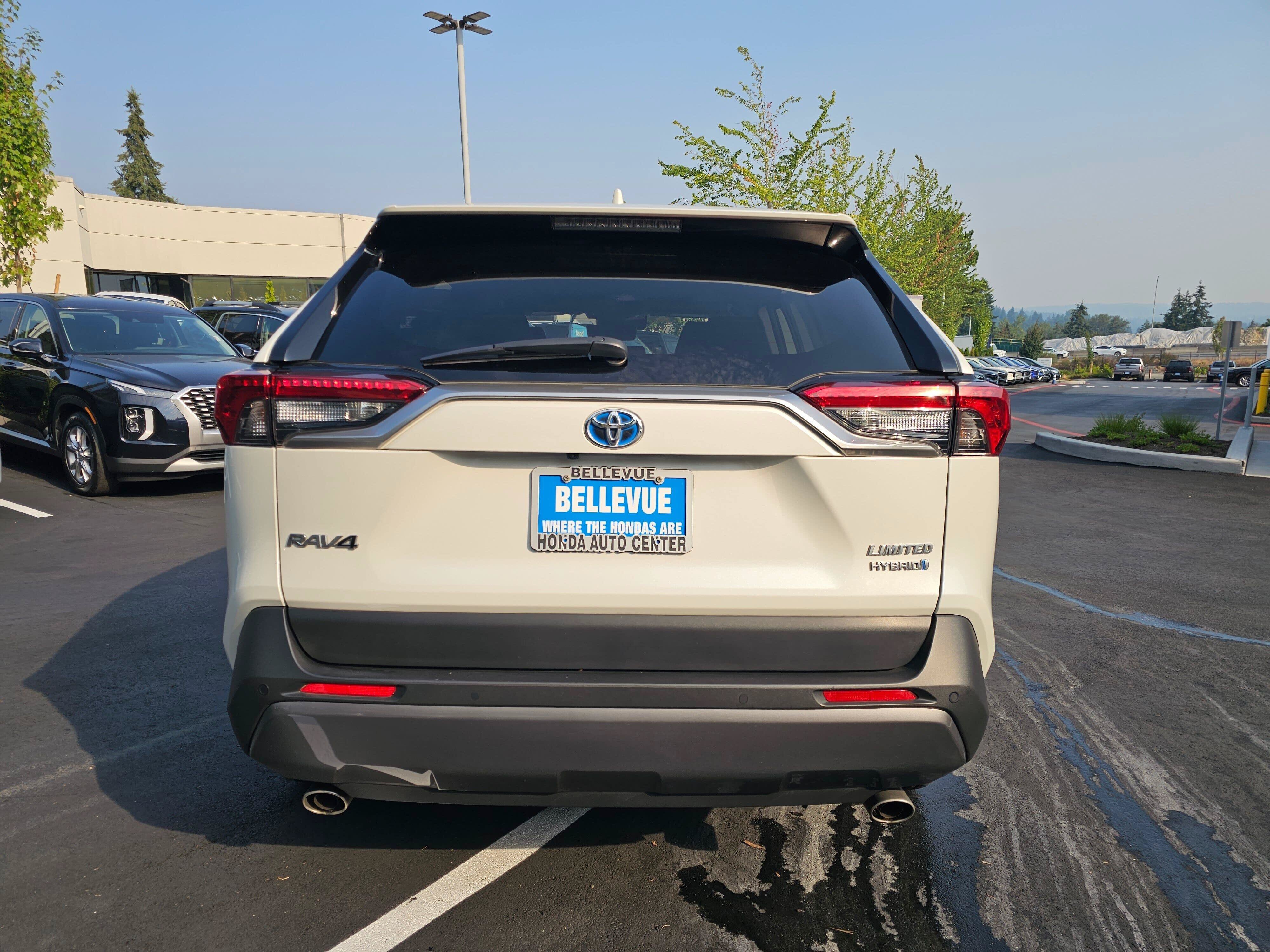 Used 2020 Toyota RAV4 Limited AWD/4WD image 6
