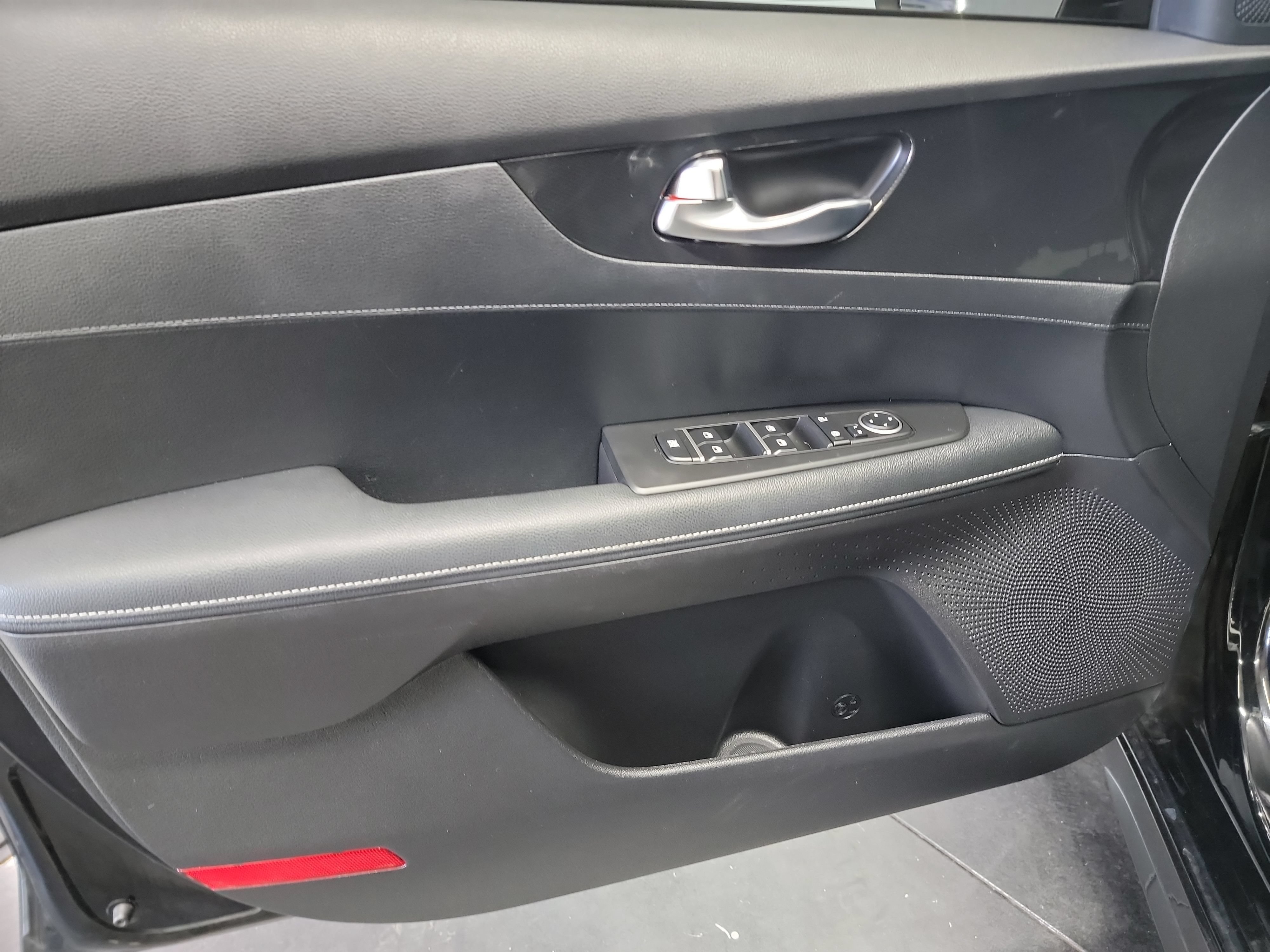 Used 2023 Kia Forte GT-Line w/ GT-Line Technology Package FWD image 13