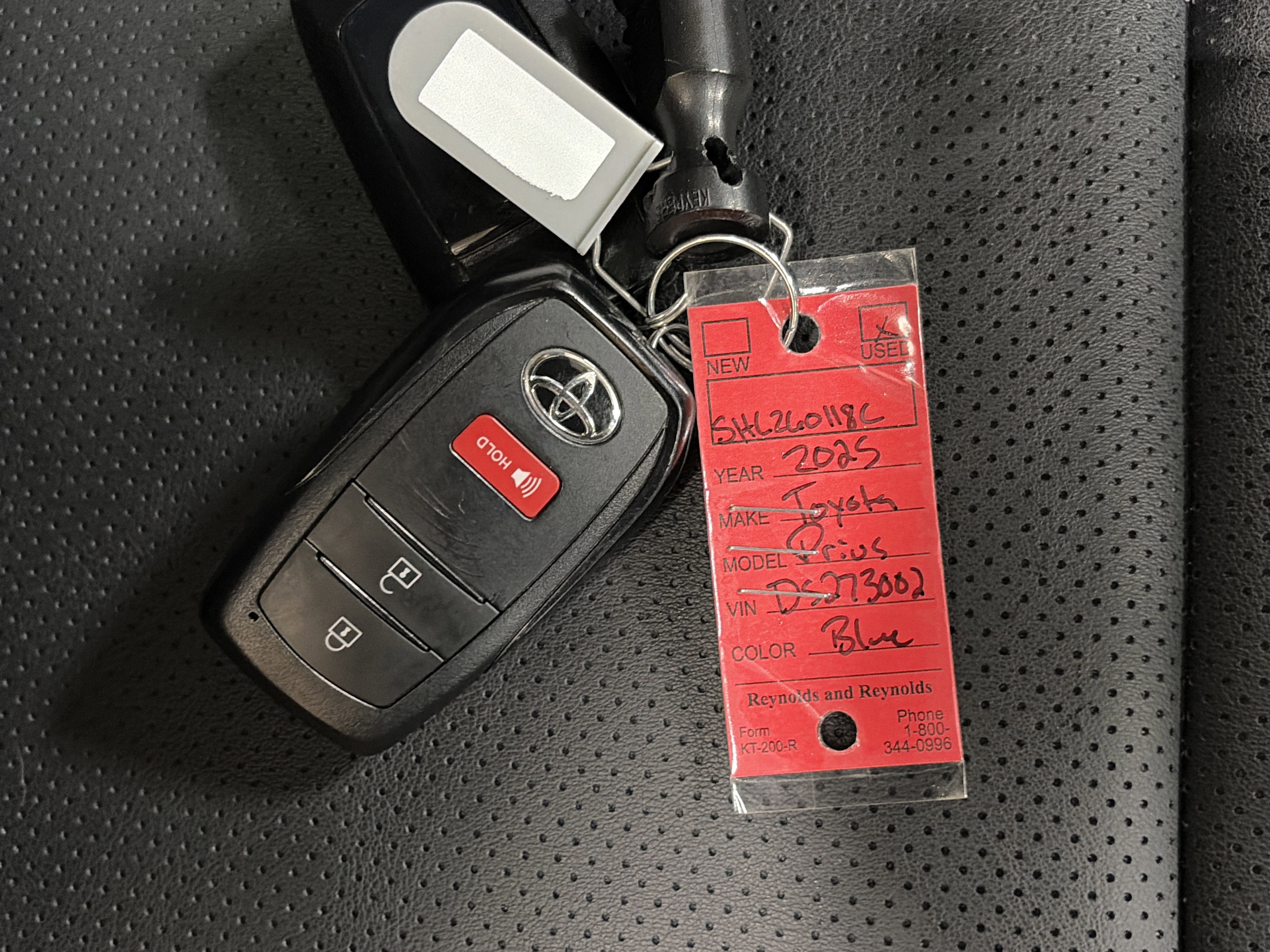 Used 2025 Toyota Prius XLE FWD image 30