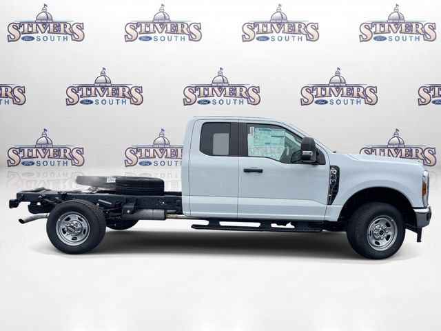 New 2026 Ford F350 XL w/ XL Chrome Package AWD/4WD image 2