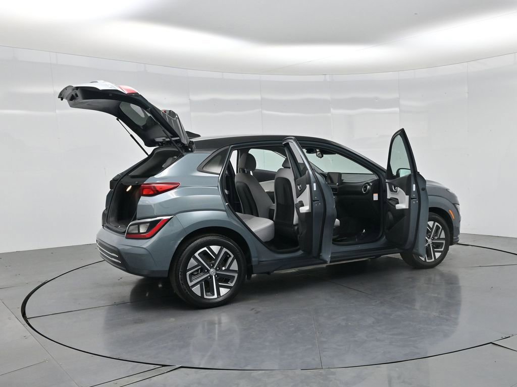 Used 2023 Hyundai Kona SE w/ Cargo Package FWD image 4