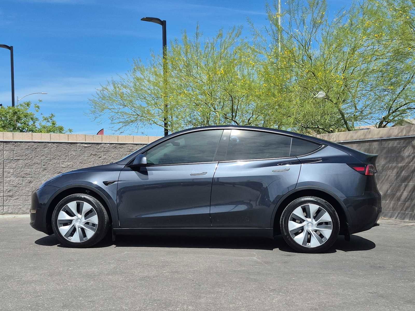 Used 2024 Tesla Model Y Long Range AWD/4WD image 6