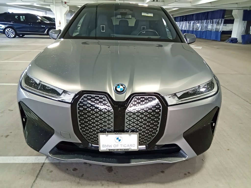 Used 2023 BMW iX xDrive50 w/ Premium Package image 4