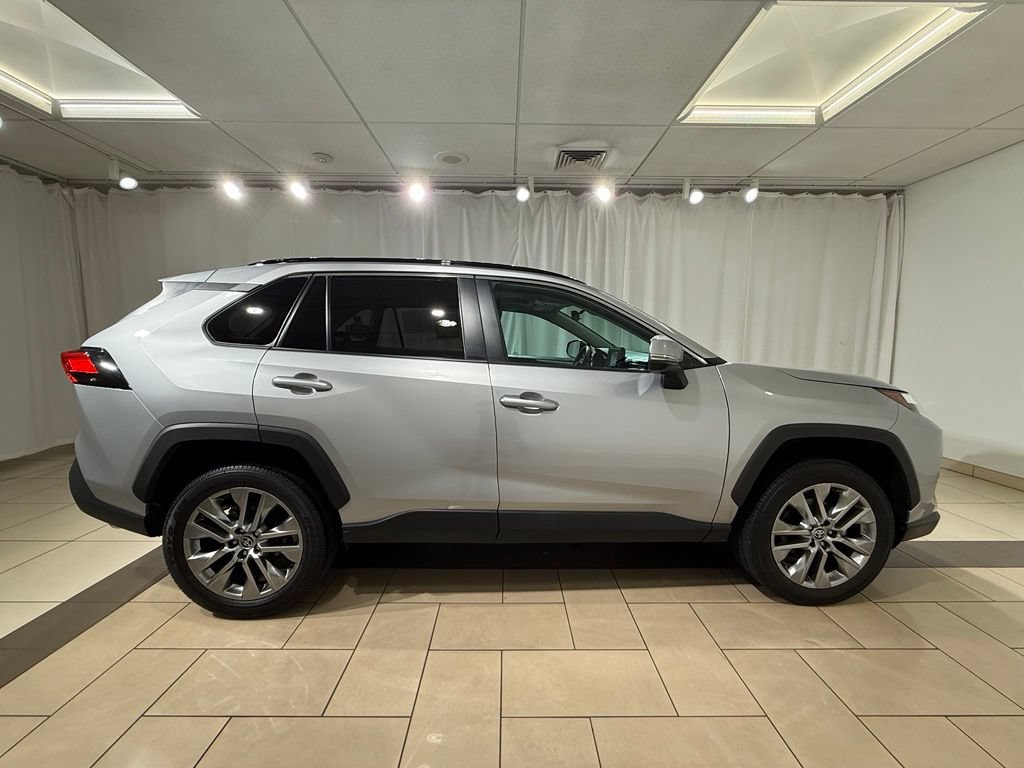 Used 2022 Toyota RAV4 XLE Premium AWD/4WD image 6
