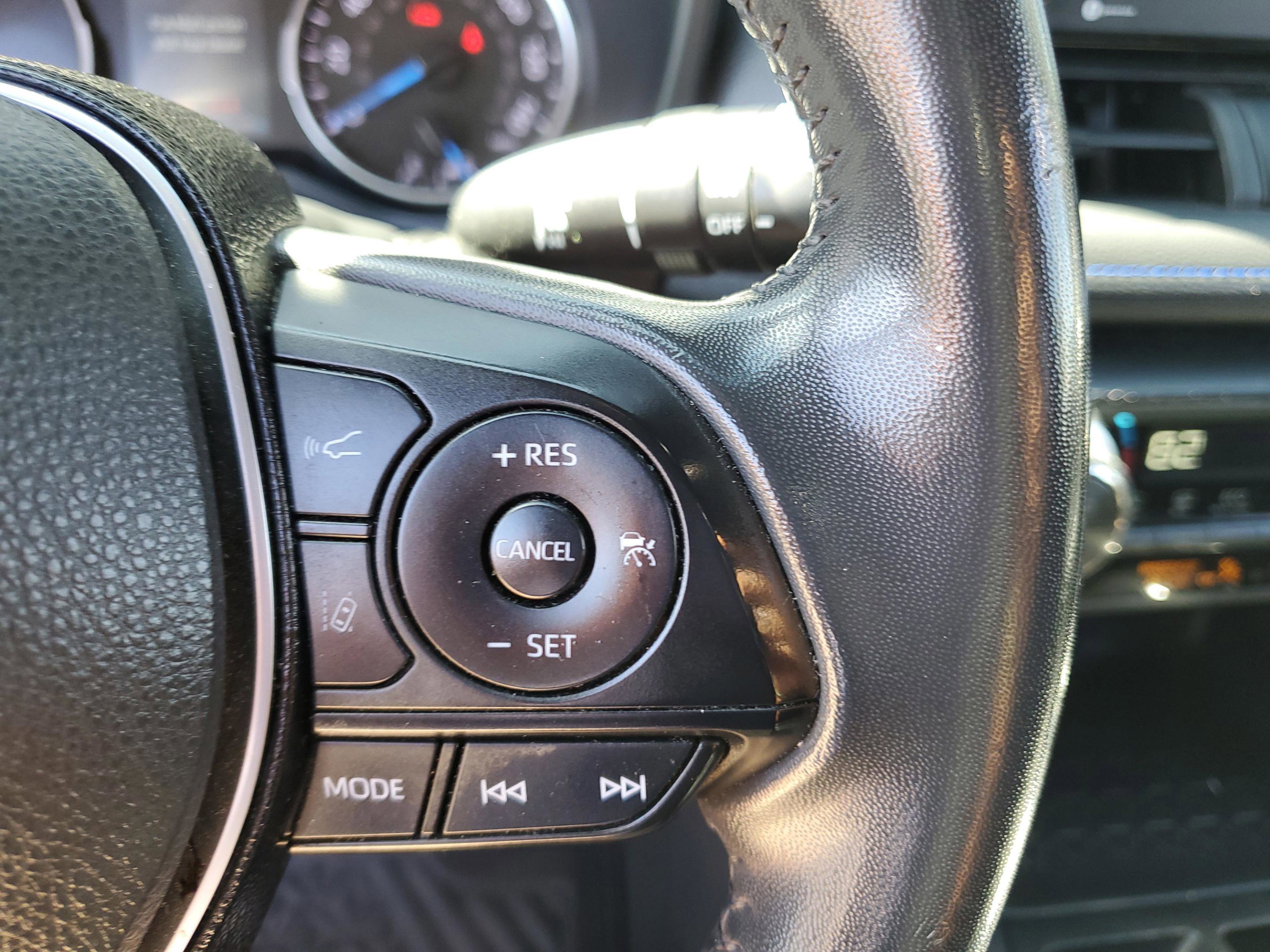 Used 2022 Toyota RAV4 SE image 16