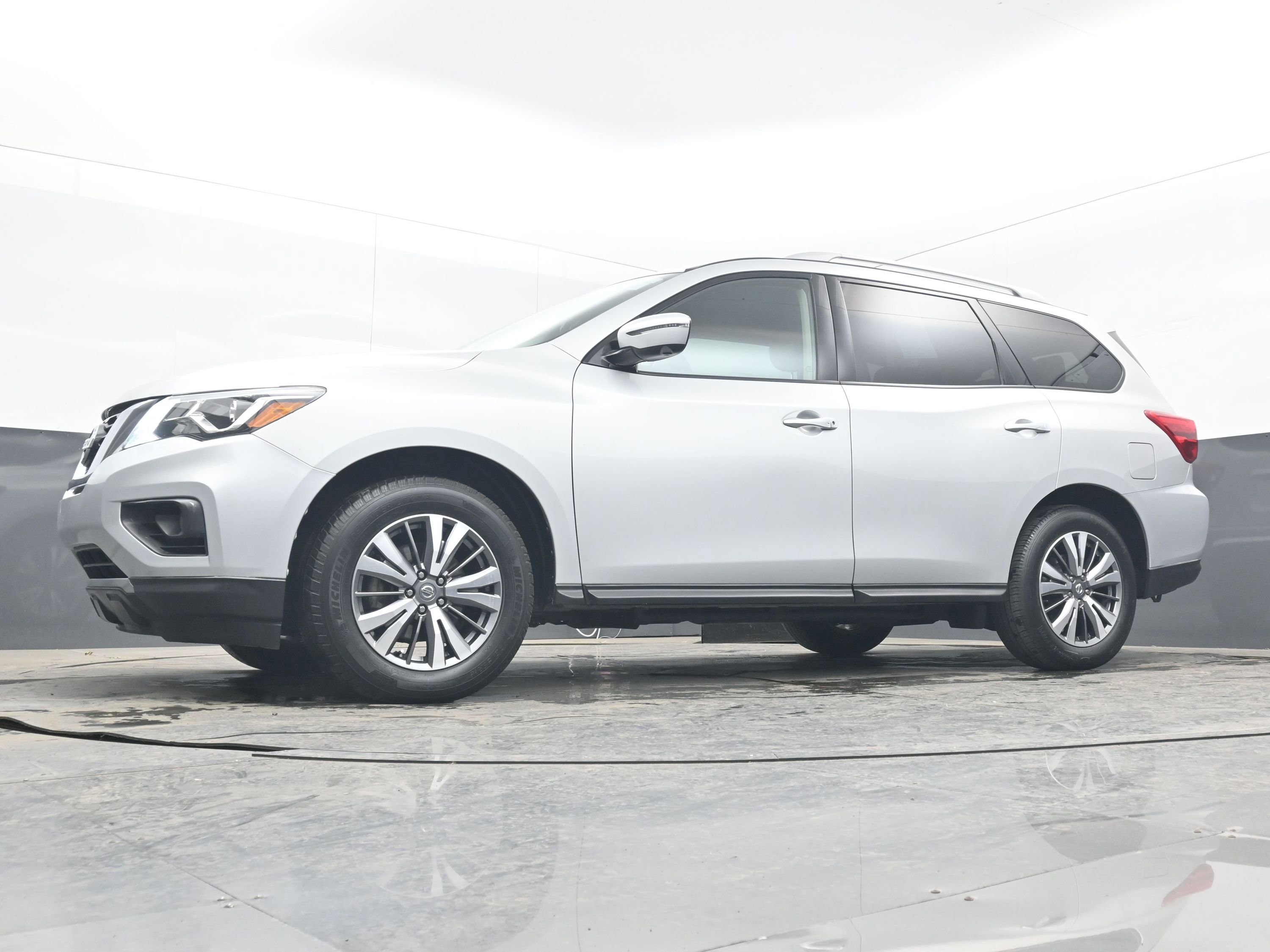 Used 2020 Nissan Pathfinder SL image 24