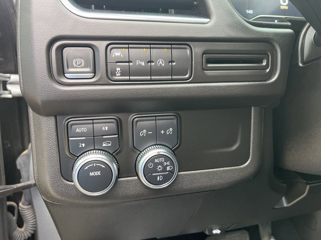 Used 2023 GMC Yukon SLT AWD/4WD image 41