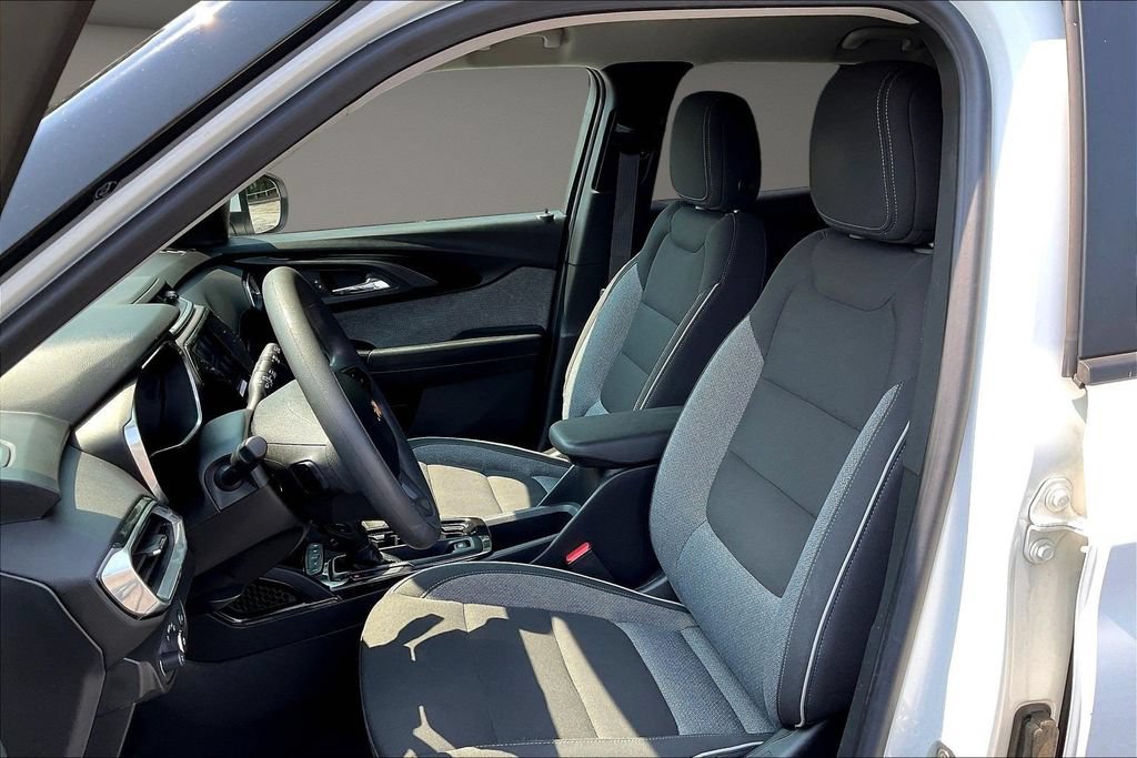 Used 2023 Chevrolet TrailBlazer LT w/ Convenience Package FWD image 23