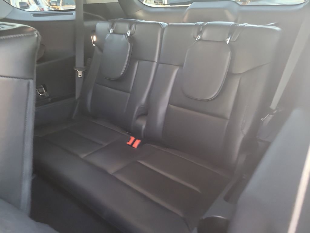 Used 2021 Ford Explorer XLT w/ Equipment Group 202A image 12