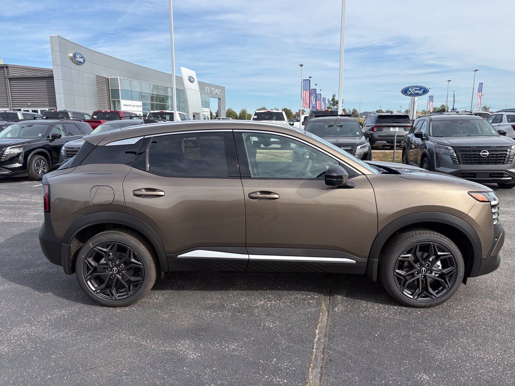 New 2027 Nissan Kicks SR FWD image 3