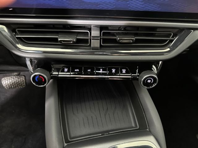 Used 2024 Chevrolet Equinox EV RS image 23