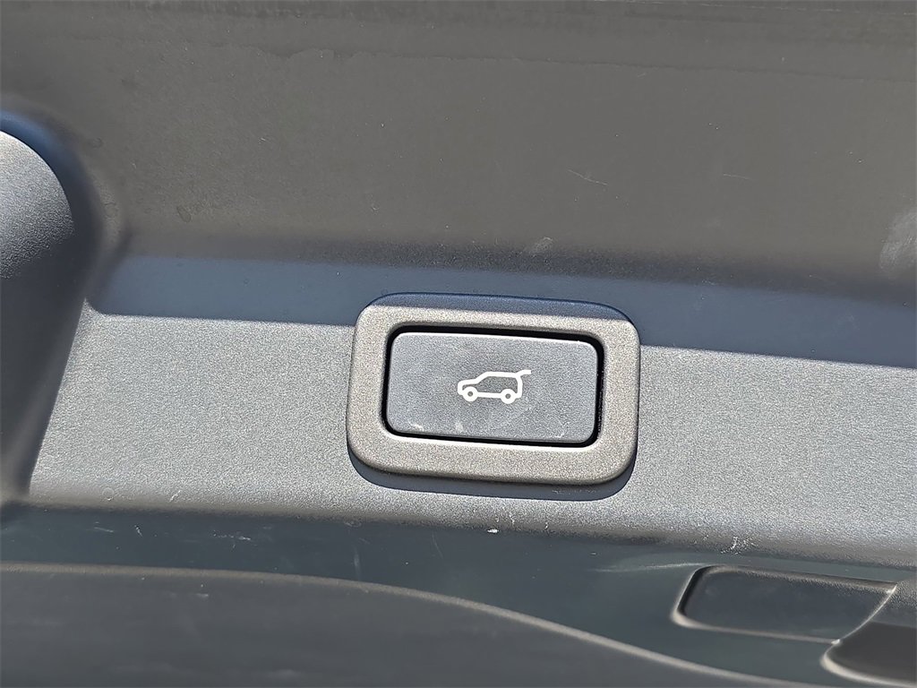 Used 2022 Jaguar F-PACE S image 16