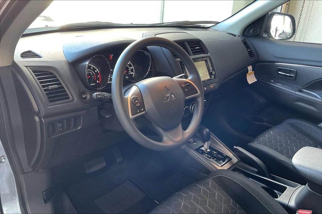 Used 2025 Mitsubishi Outlander Sport ES image 4