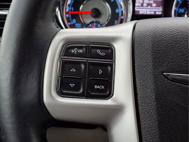 Used 2014 Chrysler Town & Country Touring image 10
