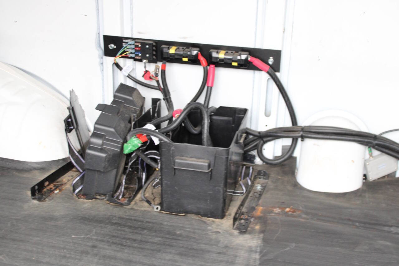 Used 2015 Chevrolet Express 2500 image 21