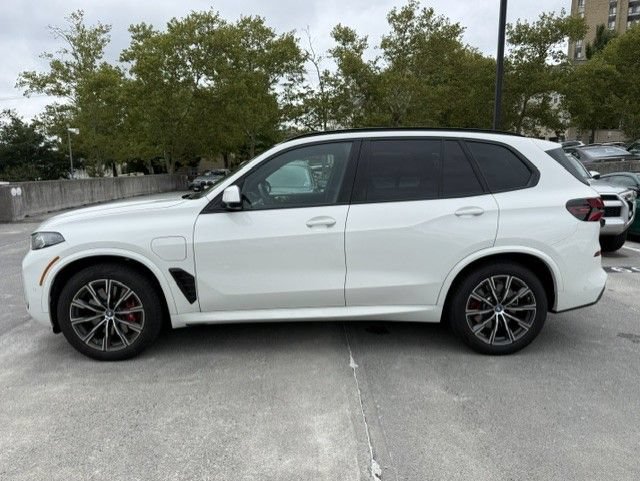 Certified 2025 BMW X5 xDrive50e w/ M Sport Package AWD/4WD image 5