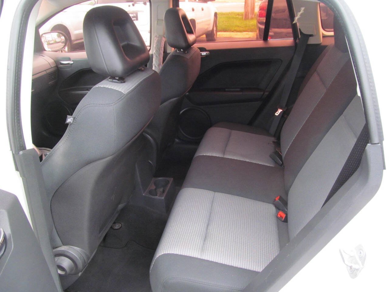 Used 2009 Dodge Caliber SXT FWD image 16
