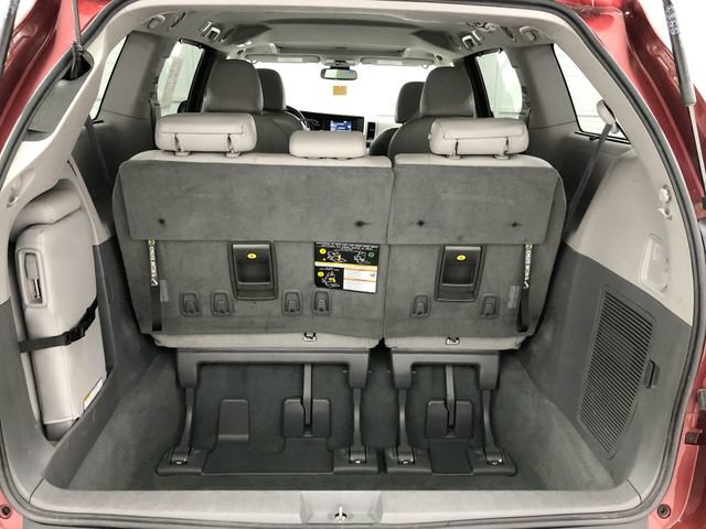 Used 2019 Toyota Sienna XLE FWD image 24