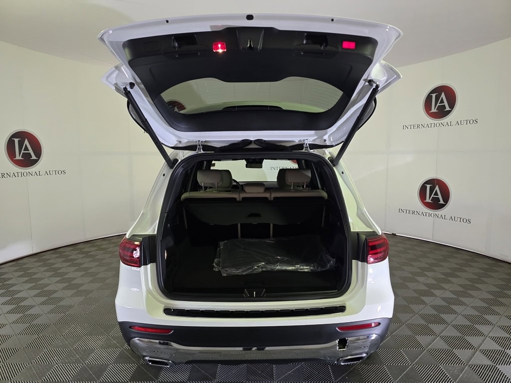 Used 2025 Mercedes-Benz GLB 250 4MATIC image 8