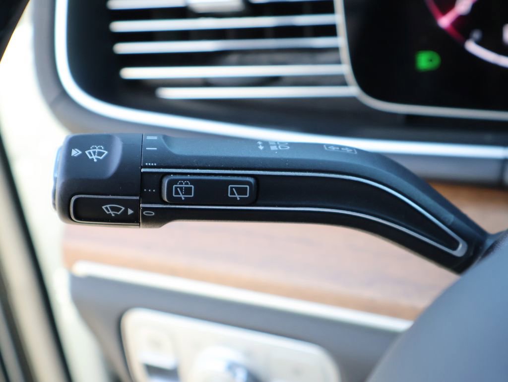 Used 2025 Mercedes-Benz GLS 450 4MATIC image 39