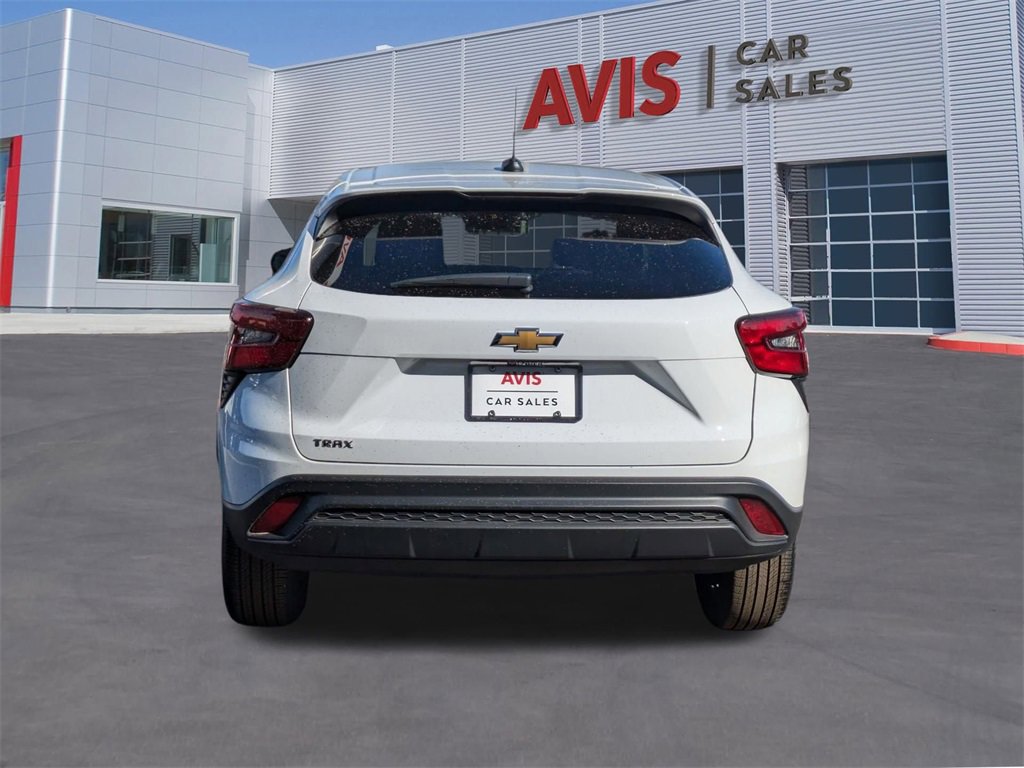 Used 2025 Chevrolet Trax LS image 35