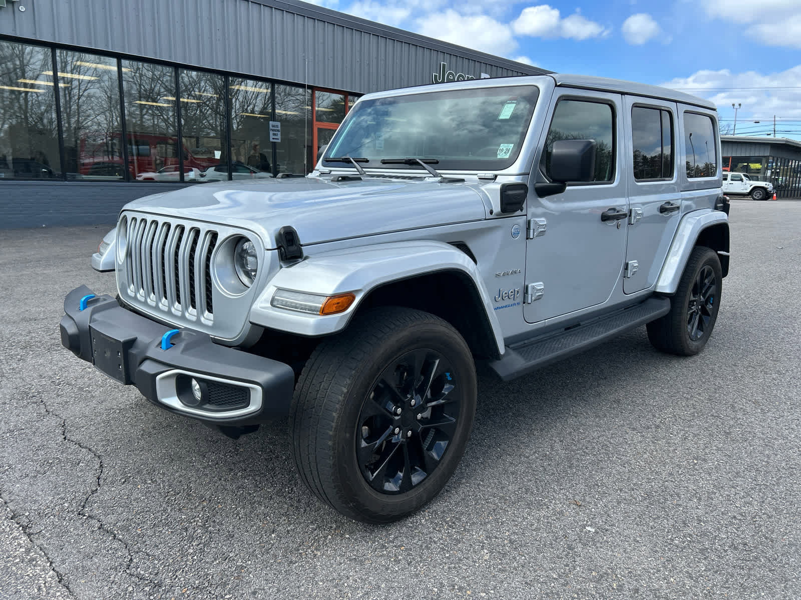 Used 2023 Jeep Wrangler Sahara w/ Cold Weather Group image 9