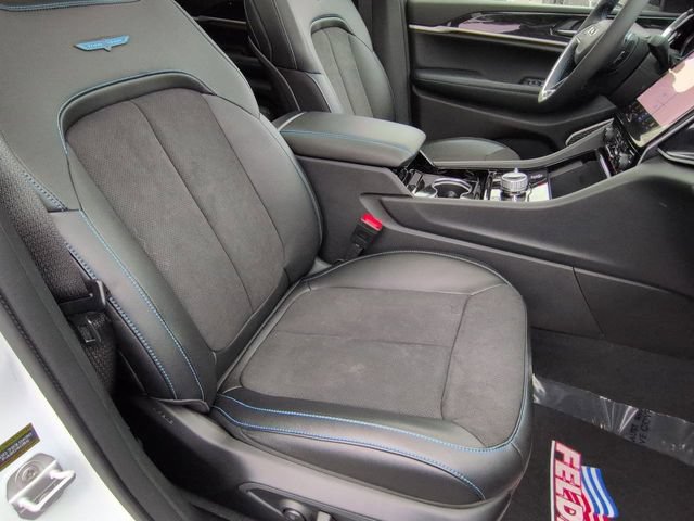 Used 2023 Jeep Grand Cherokee Trailhawk w/ Advanced Protech Group II AWD/4WD image 27