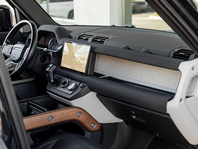 Certified 2023 Land Rover Defender 130 SE AWD/4WD image 33