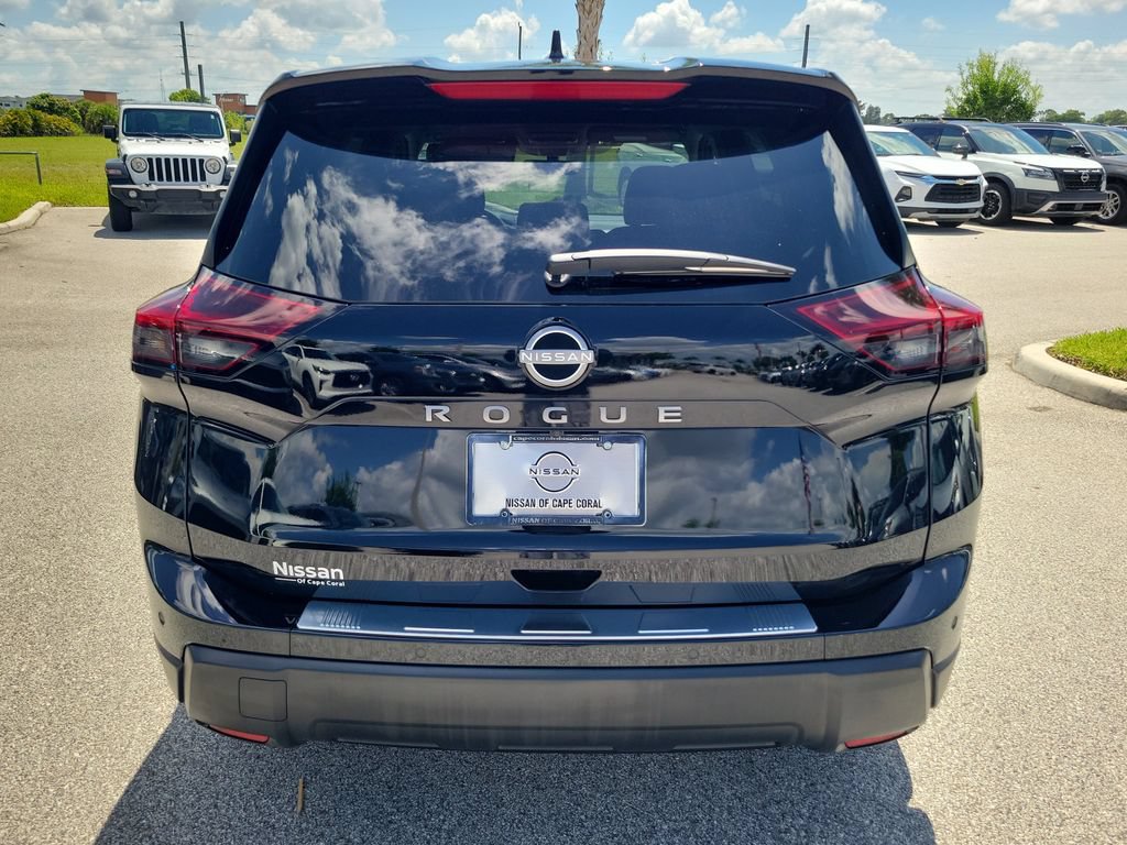 Used 2026 Nissan Rogue SV FWD image 3