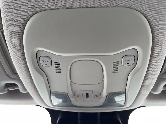 Used 2016 Jeep Renegade Latitude image 19