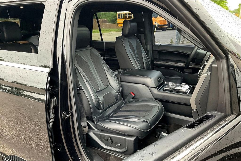 Used 2020 Ford Expedition XLT w/ Equipment Group 202A AWD/4WD image 7