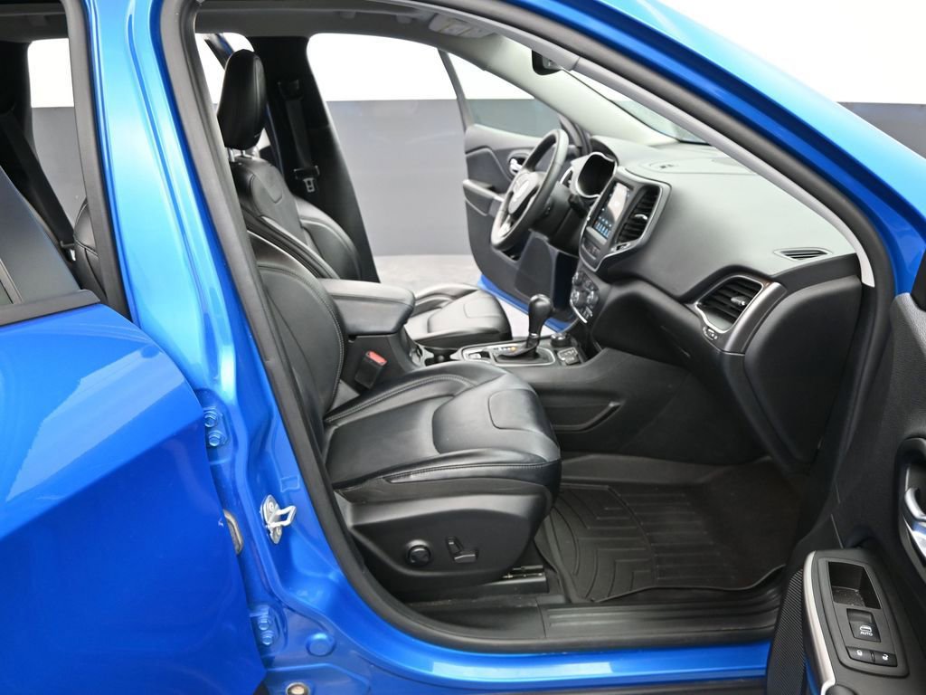 Used 2022 Jeep Cherokee Latitude Lux w/ Sun & Sound Group image 32