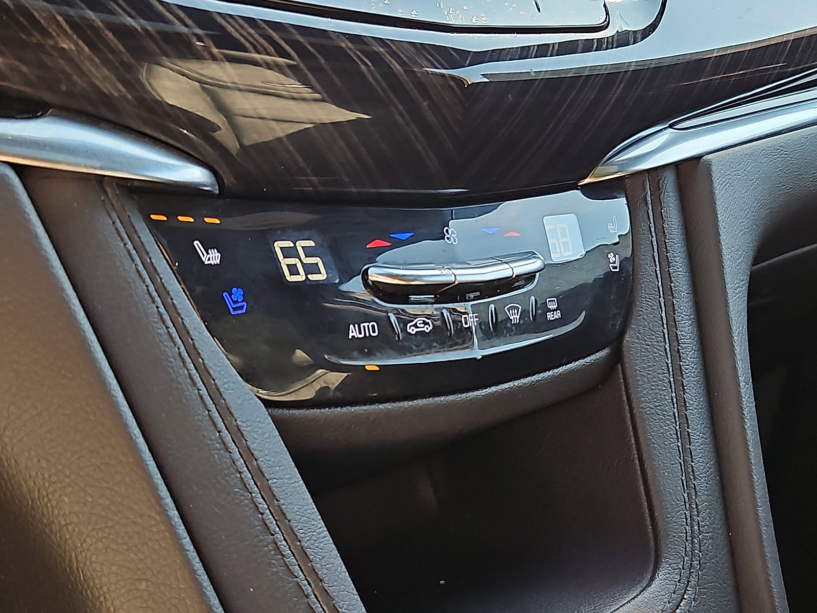 Used 2023 Cadillac XT6 Premium Luxury w/ Technology Package image 15