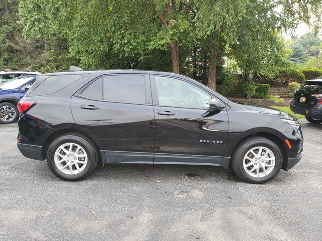 Used 2024 Chevrolet Equinox LS w/ LS Convenience Package AWD/4WD image 2