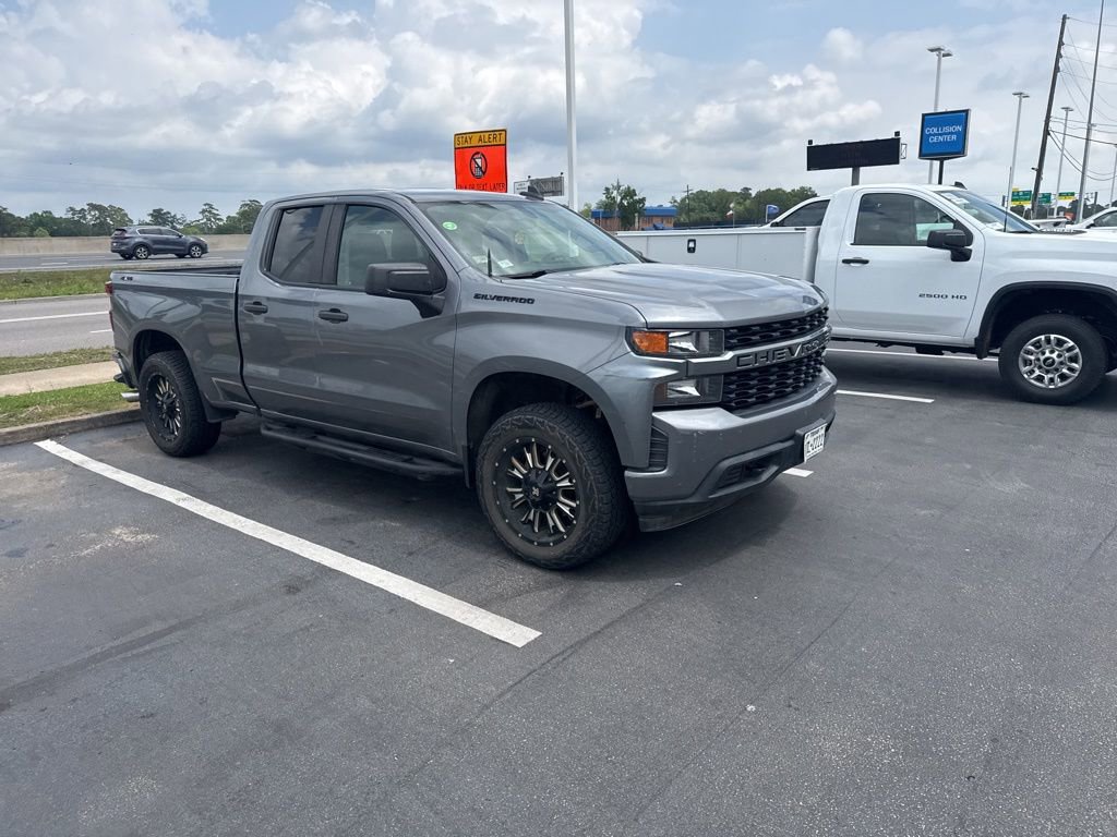 Used 2020 Chevrolet Silverado 1500 Custom w/ Custom Value Package AWD/4WD image 1