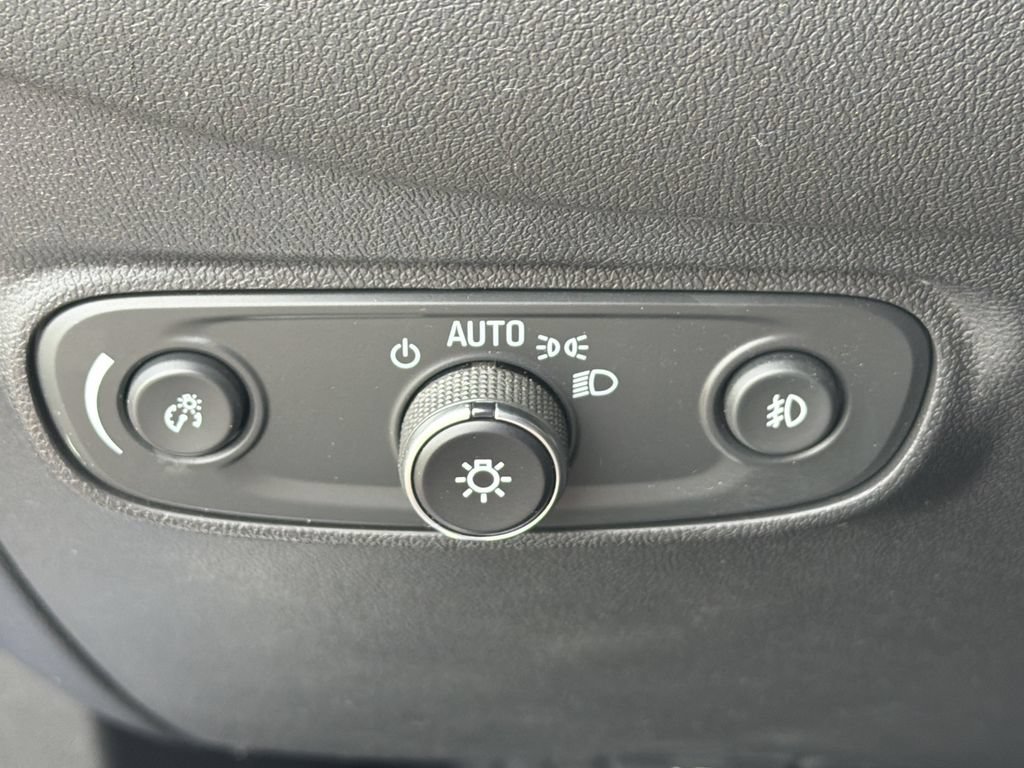 Certified 2024 Chevrolet Equinox Premier w/ LPO, Cargo Package FWD image 31