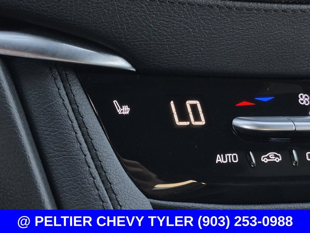 Used 2025 Cadillac XT6 Luxury FWD image 30