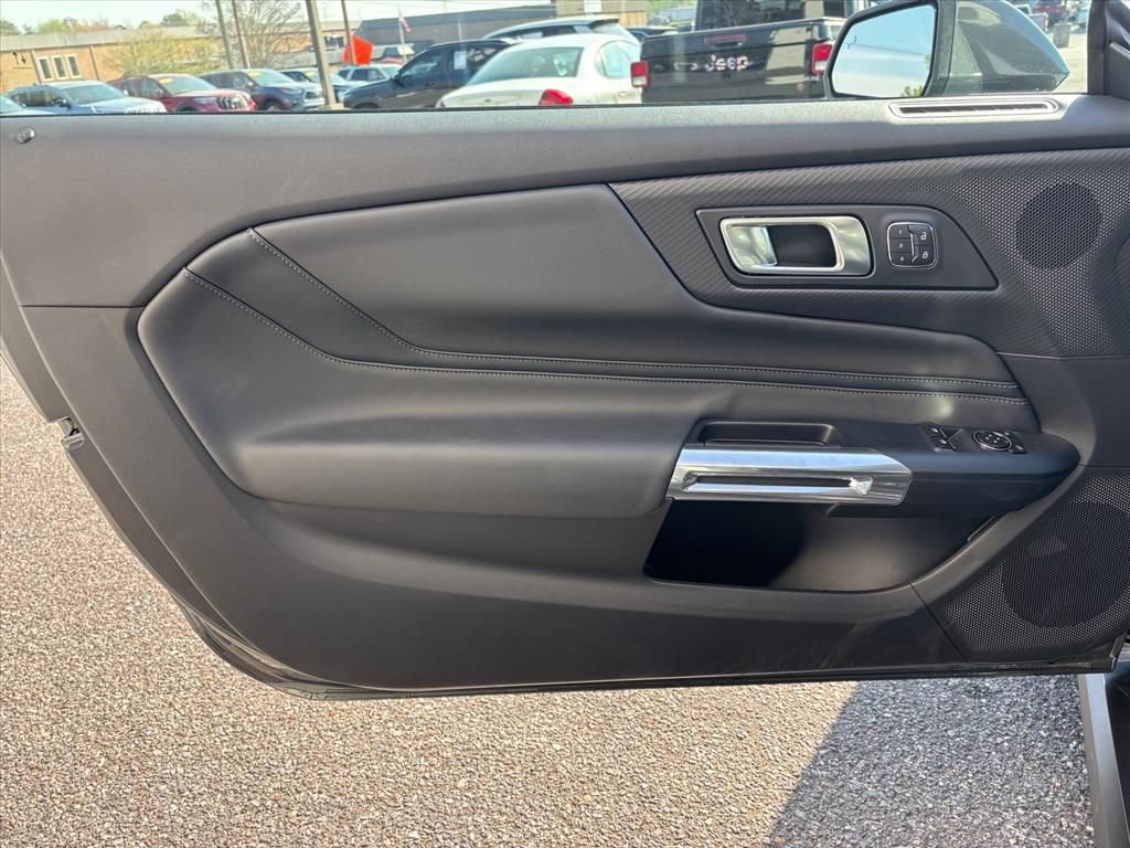 Used 2025 Ford Mustang GT Premium image 8