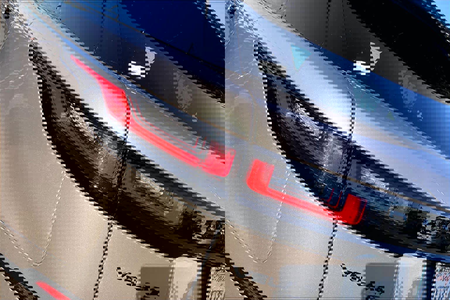 Used 2022 Land Rover Range Rover Velar R-Dynamic HSE image 32