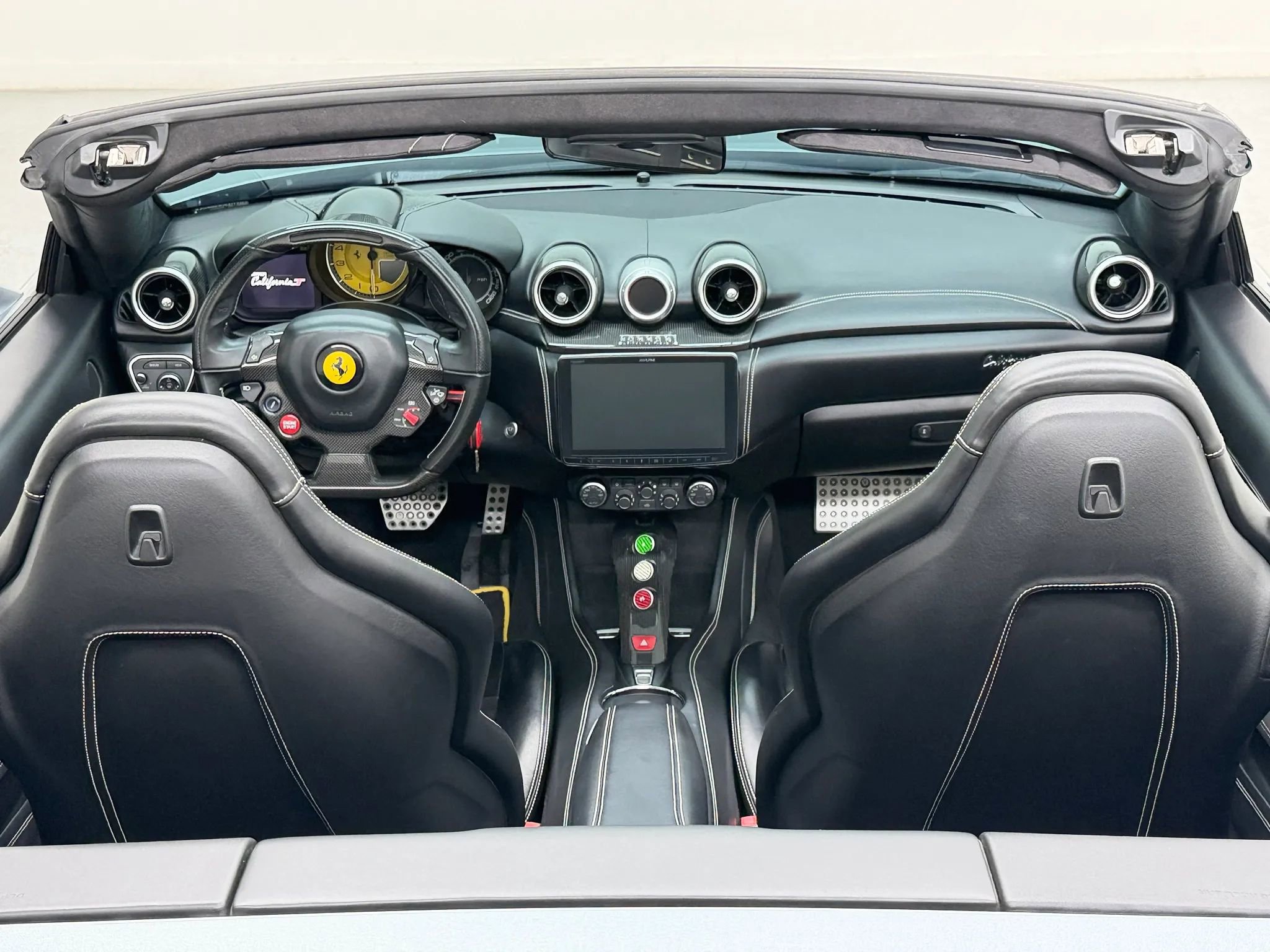 Used 2015 Ferrari California T RWD image 35