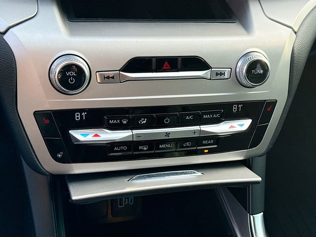 Used 2021 Ford Explorer XLT w/ Equipment Group 202A image 15