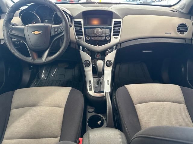 Used 2015 Chevrolet Cruze LS FWD image 2