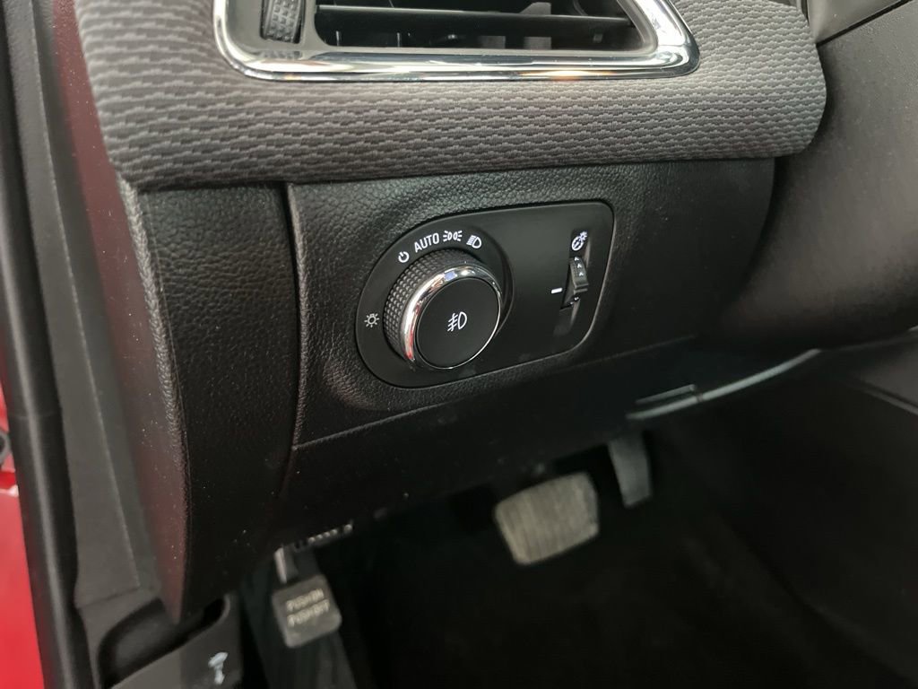 Used 2019 Chevrolet Cruze LT w/ RS Package image 13