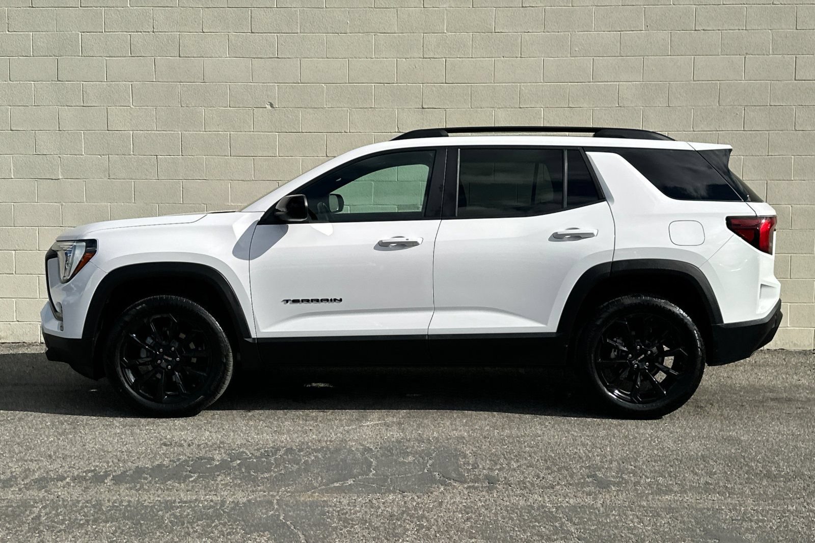 Used 2026 GMC Terrain Elevation w/ Elevation Premium Package FWD image 7