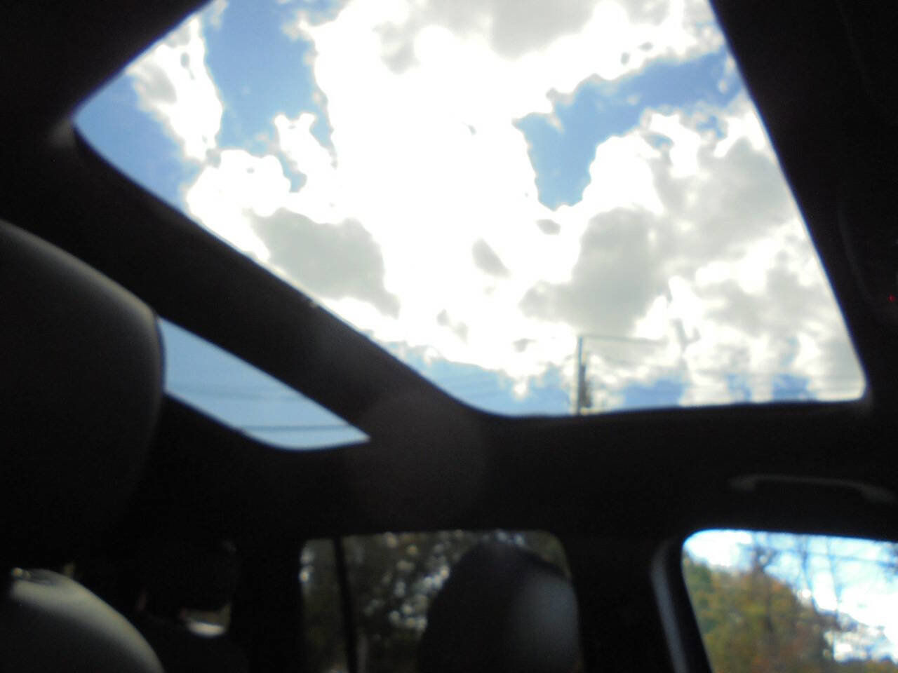 Used 2020 Mercedes-Benz GLB 250 4MATIC w/ Premium Package image 18