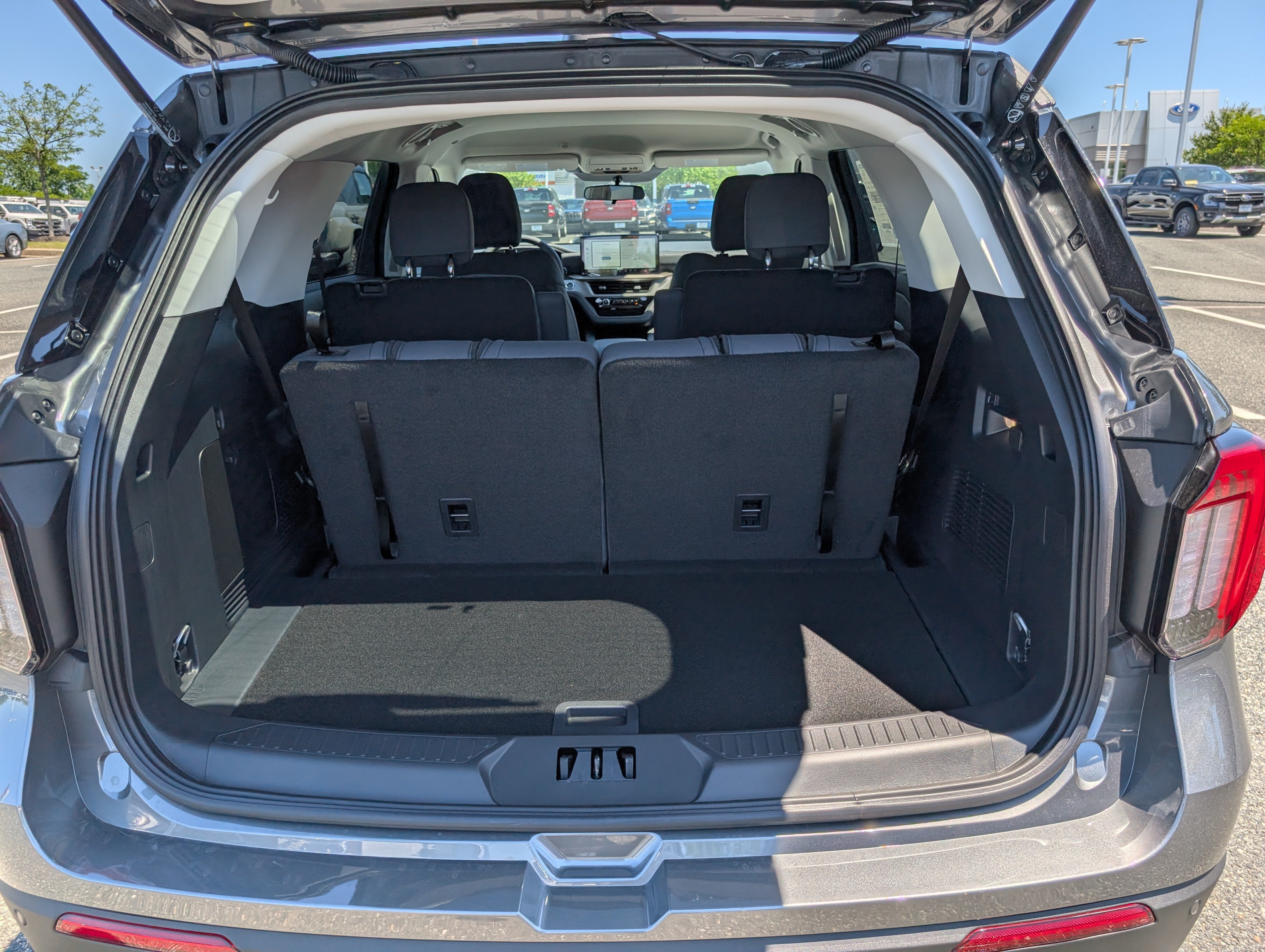 New 2026 Ford Explorer Active AWD/4WD image 9