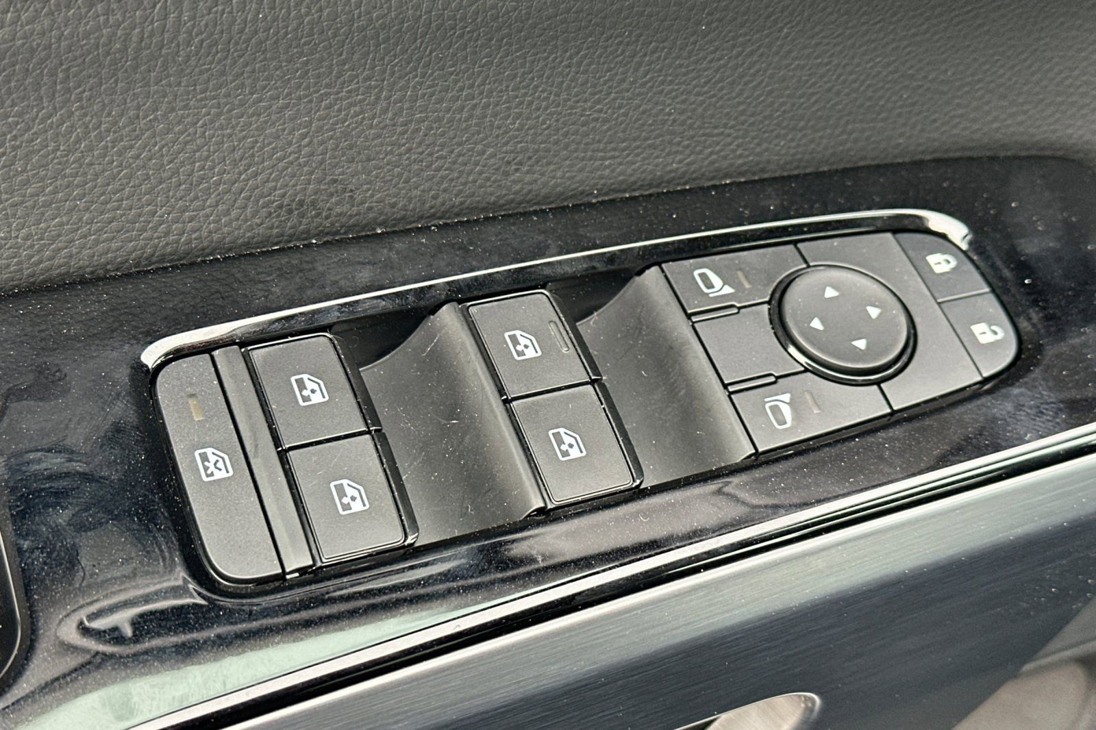 New 2026 Nissan Pathfinder SL AWD/4WD image 13